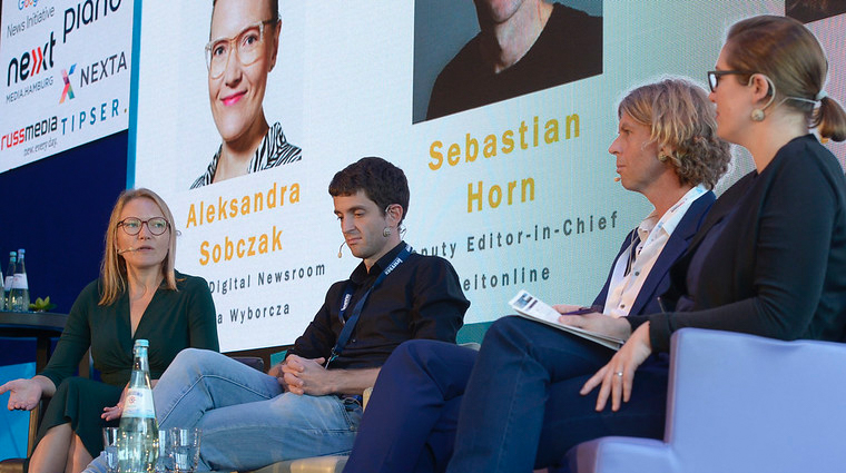 Aleksandra Sobczak, chief of digital newsroom at Gazeta Wyborcza, discusses “Europe Talks” with the Hamburg panel. 
