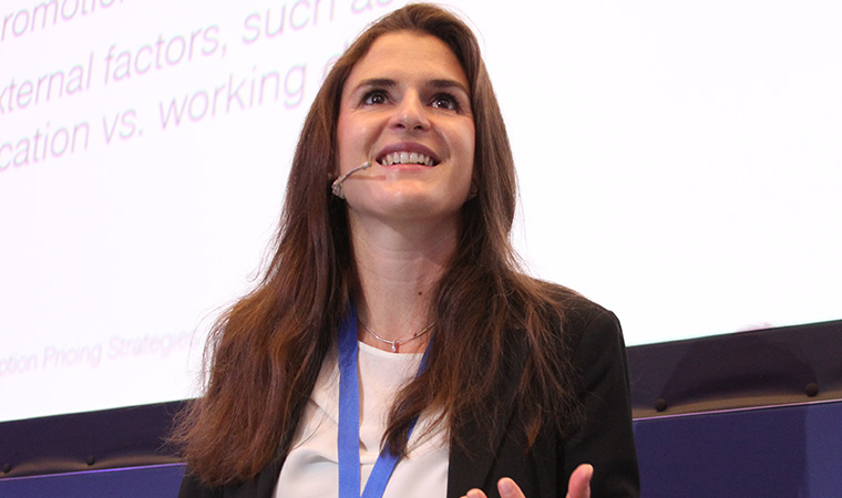 Lisa Jäger explained how product pricing may require bundling products to increase perceived value.