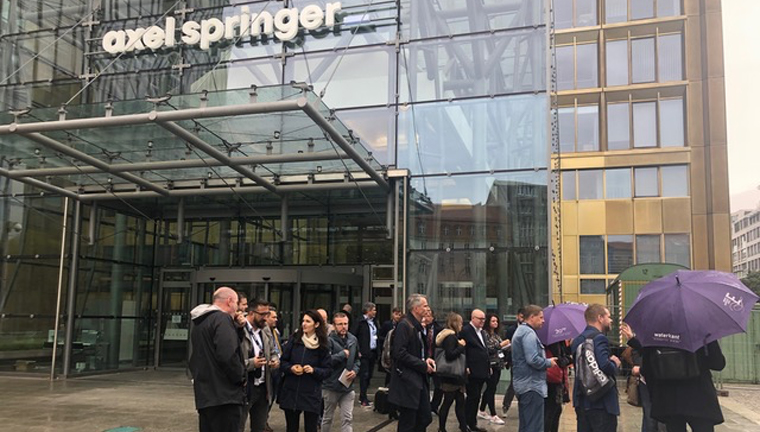 Among the details study tour participants learned at Axel Springer: The company sends a daily newsletter to editorial staff that includes digital engagement scores.