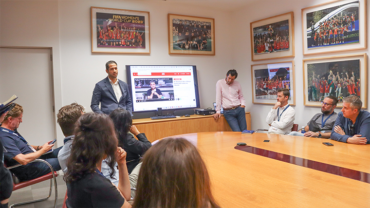 Aloysio Araujo de Albuquerque, chief sports officer at Prisa Media, presents to study tour attendees.