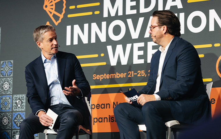INMA Advertising Initiative Lead Gabriel Dorosz (right) talks with Tom Armstrong, vice president of global advertising at The New York Times.