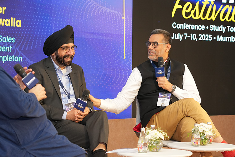 Juzer Tambawalla of Franklin Templeton shares a light moment with Surinder Chawla of BCCL at the INMA Mumbai conference.