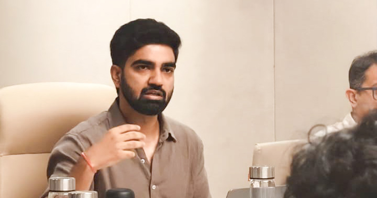 NDTV Chief Product Officer Rohan Tyagi speaks to INMA study tour participants.