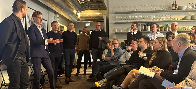 Ludde Hellberg, CEO of Kvartal, shares his company's story and podcast strategy with the 55 study tour attendees in Stockholm.