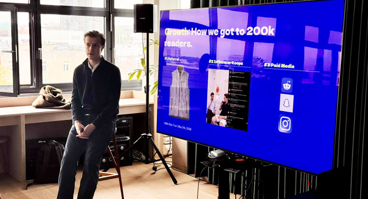Paul Ostwald, co-founder of morningcrunch, speaks to attendees on an INMA study tour in Berlin.