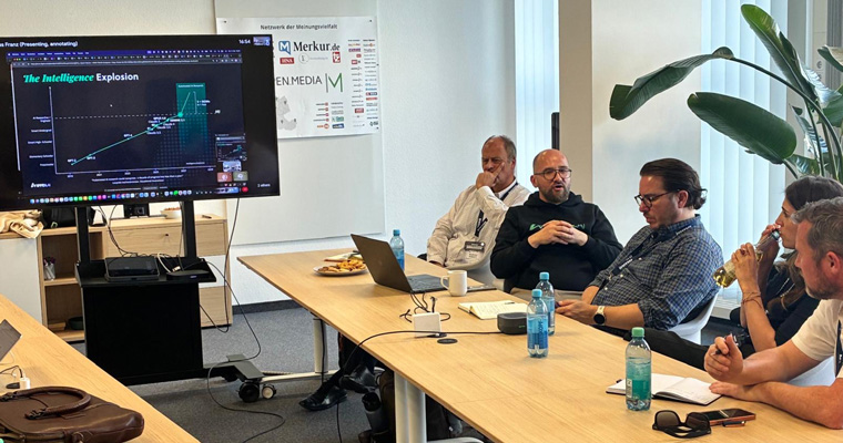 Markus Franz, CEO of Ippen.AI, speaks to attendees of the Berlin study tour on Monday.