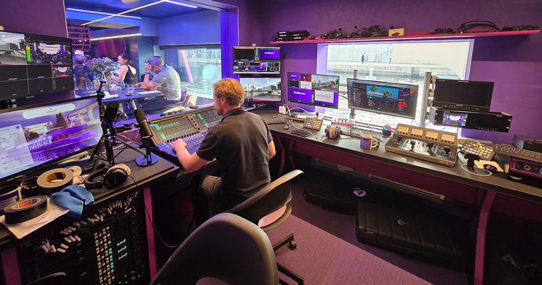 The ship acutally is a mobile newsroom, where podcasts are made and events are hosted.