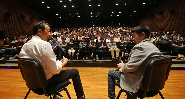 Director Wayne Peng and Associate Editor Han Yong May (right) answer questions from the audience at a sharing session.