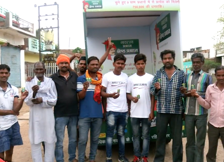 Amar Ujala handed out thousands of Navratna Extra Thanda Oil samples during the contest period.