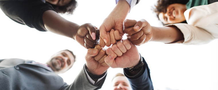 The news media is in a unique position to play a positive role in bridging America’s deep political divide. A Center for Media Engagement study explores some of the most successful projects from around the country.