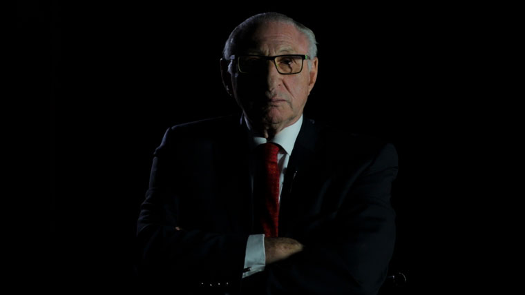 Ernesto Cherquis Bialo, a journalist who met Carlos Monzón at the beginning of his boxing career in the 1960s, hosted the series.