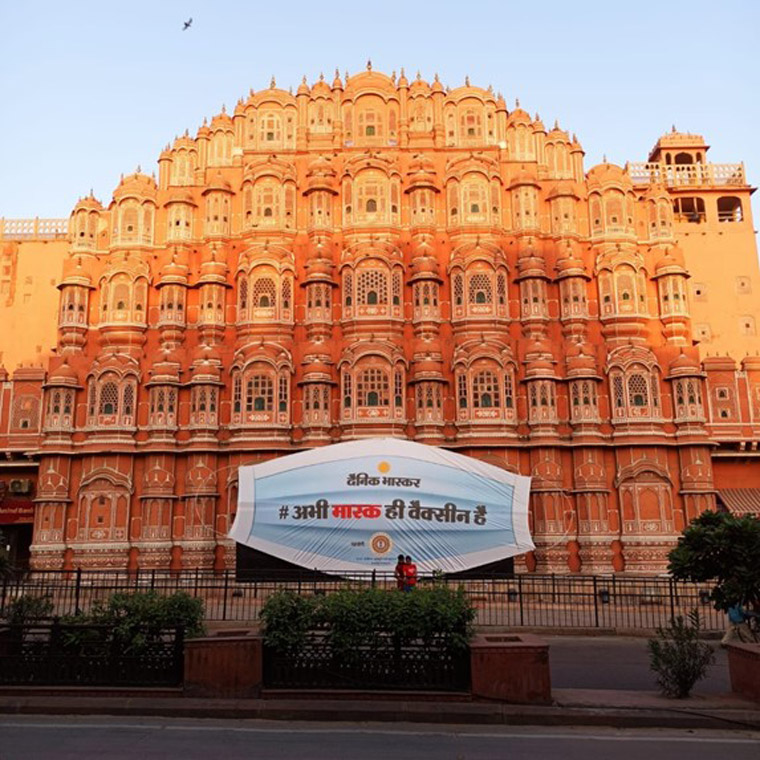 Even landmark buildings, such as the Hawa Mahal in Jaipur, donned their masks as part of the campaign.