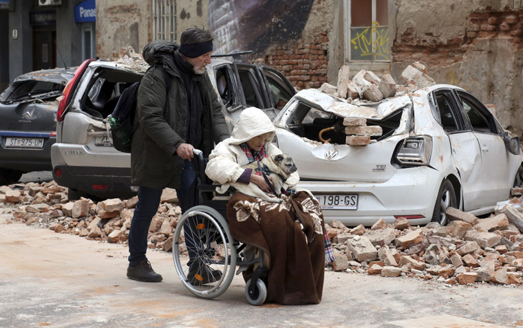 Photojournalists captured emotional and heartbreaking scenes following the earthquake. Photo by Damjan Tadic/Cropix