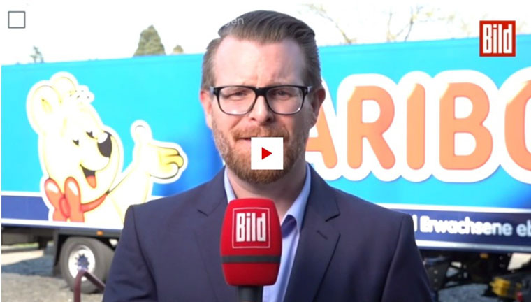 Residents of Heinsberg were treated to newspapers and a big Haribo Easter egg.