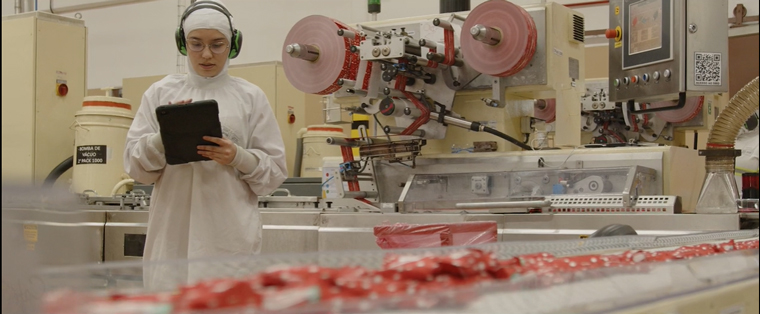 The first episode of the Web series shows the first private 5G network in Brazil and the most modern chocolate factory in Latin America, a partnership between Nestlé and Embratel.