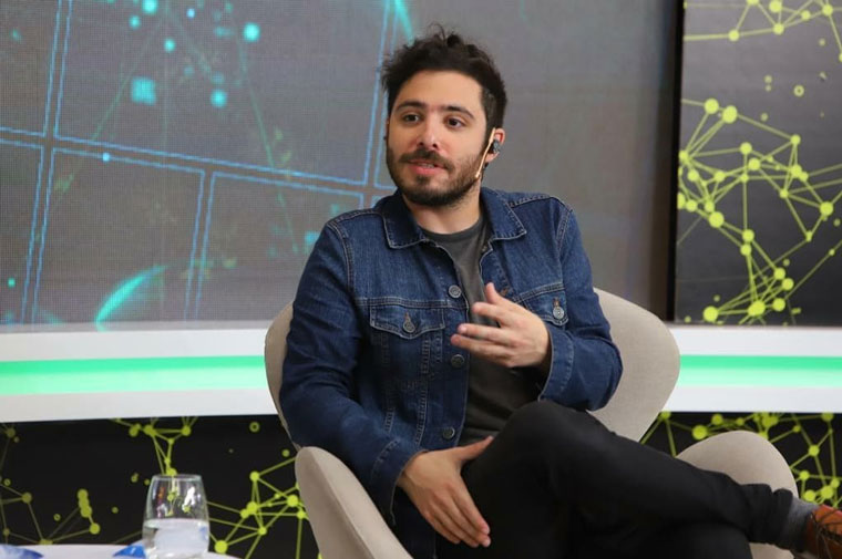 La Nación wanted the interviews to have a relaxed vibe instead of feeling like a traditional TV interview.