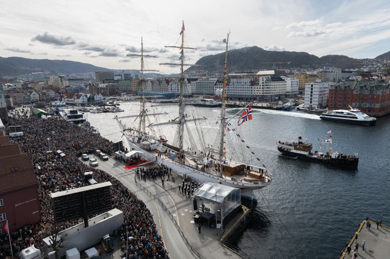 Statsraad Lehmkuhl received a warm homecoming welcome 19 months after launching its journey.