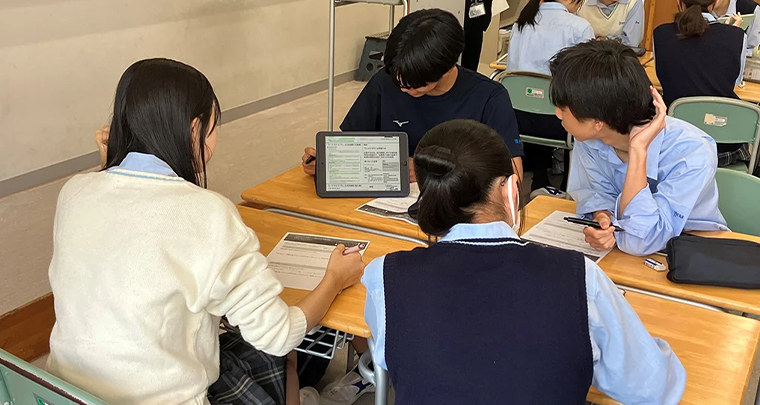 Students use information gathered from sources such as Ask! Nikkei to explore and share potential solutions to social issues.