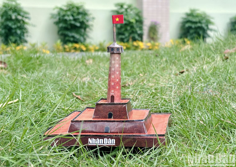 The Hanoi Flag Tower 3D-physical model serves as a gateway to digital experiences, with three QR codes.