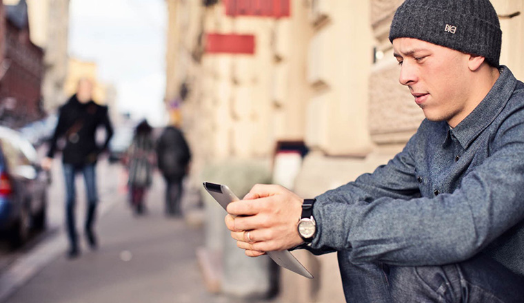Traditional newspaper metrics don't apply when it comes to knowing your tablet audience. Advertisers are quick to embrace new ways of measuring usage that are more valuable.