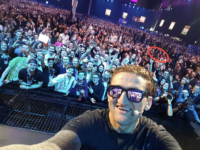 Blogger Pit Gottschalk came up with a creative experiment to test a YouTube star’s audience loyalty.