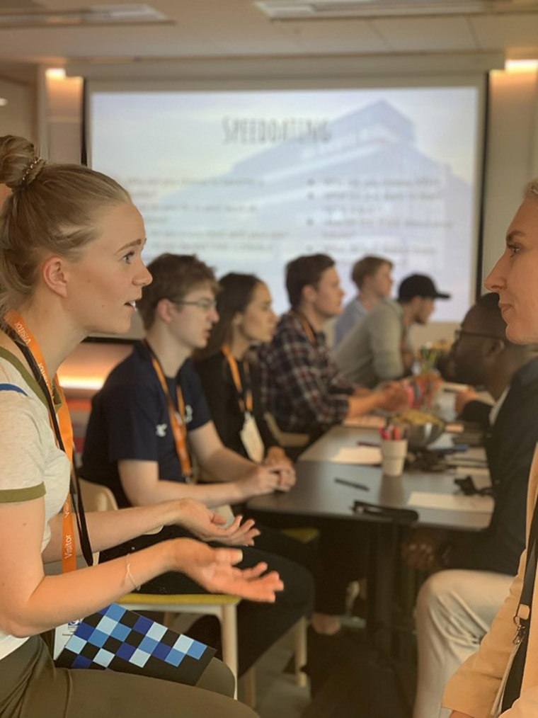 "Speed dating" is one of the fun icebreaker activities during the regular kick-off session: Dare to ask questions if you want to learn!