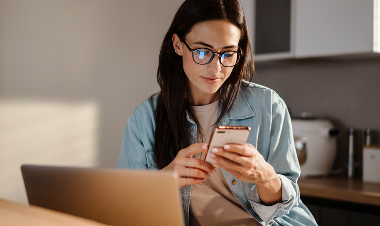 According to recent research, people remain more comfortable with news produced by human journalists, especially on sensitive topics.