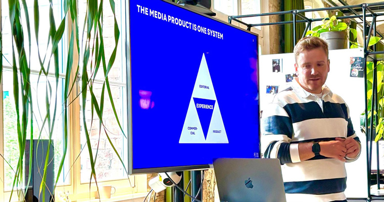 Marcel Semmler, chief product officer of Bauer Media, talking to INMA study tour participants in Berlin.