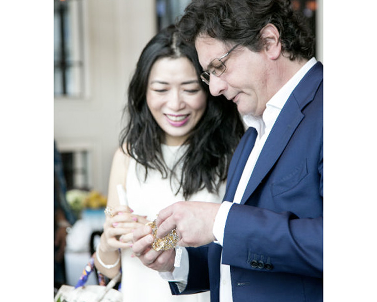 Luca Buccellati, owner of Buccellati, showing an Icon reader the latest collection from the brand (Image courtesy of Icon Singapore).