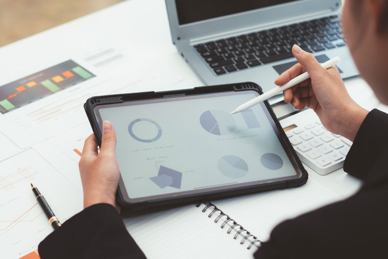 The study calculated the probability that someone would read an article offline, then tested that prediction against that person's online reading behaviour, using a sliding window-based evaluation.