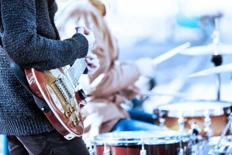 The new vertical at Vía País offers serious coverage of news about music trends.