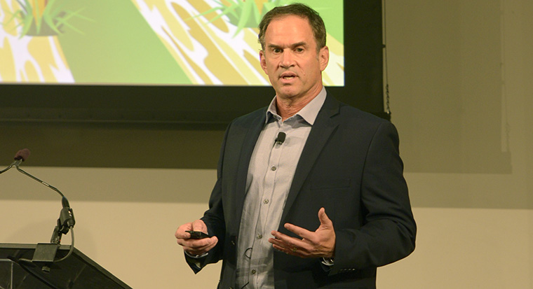 Rob Yarin, vice president of content strategy and research, speaking during Brainsnacks at the INMA World Congress.