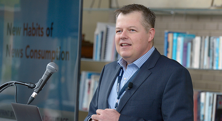 Marcelo Benez of Folha de S.Paulo explains how print equals credibility.
