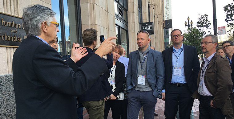 Alan Mutter talks to members of a previous INMA Silicon Valley Study Tour outside Twitter.